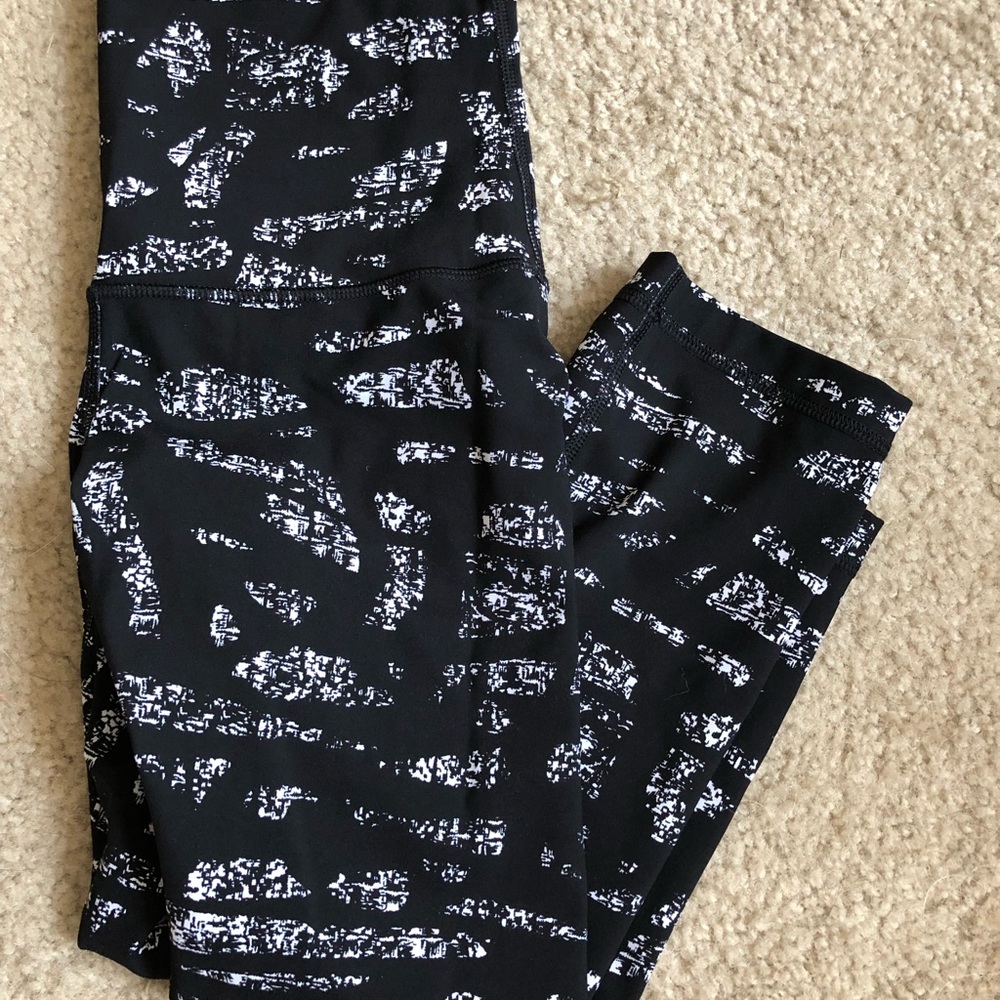 Lululemon wonder under crop
